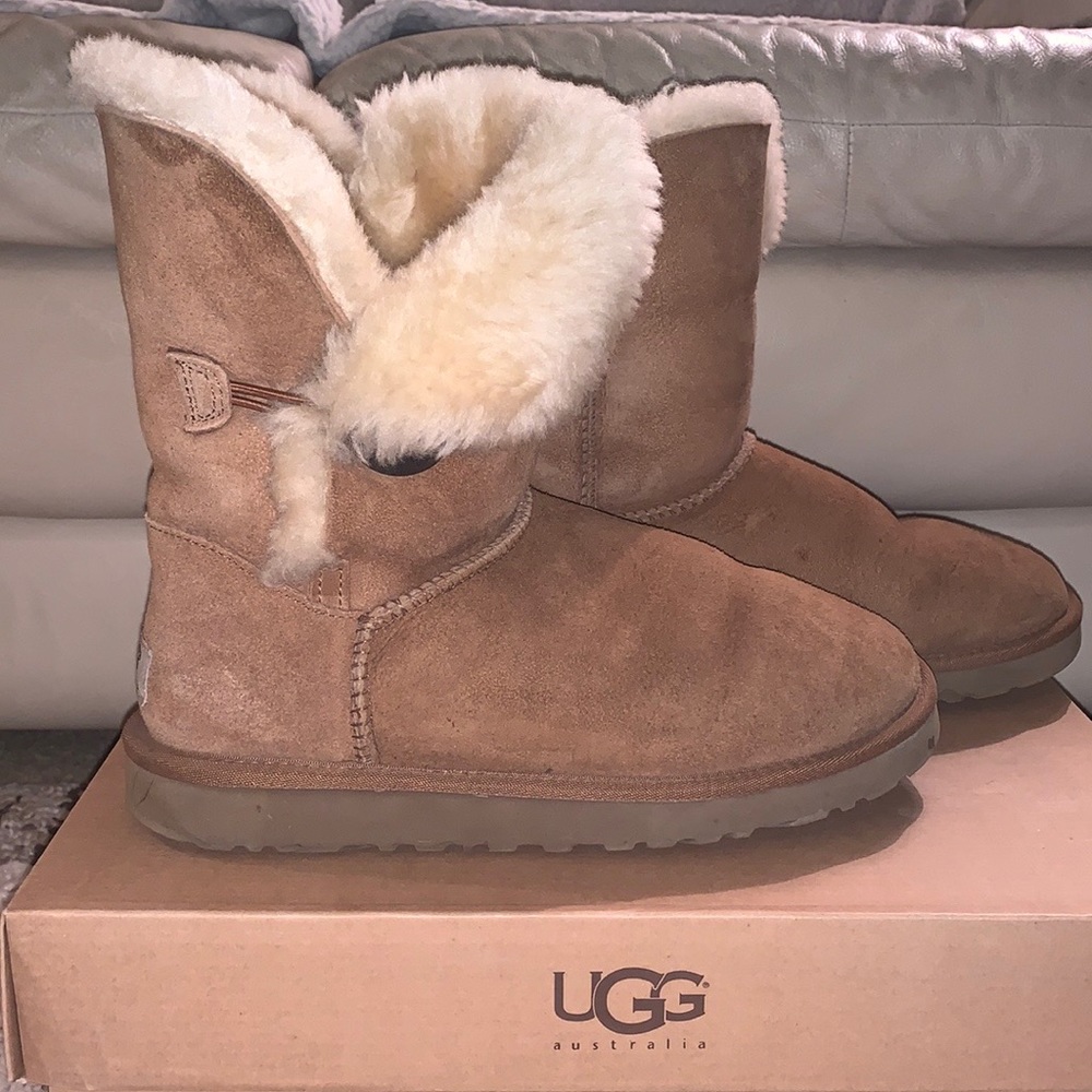 UGG Bailey Button
